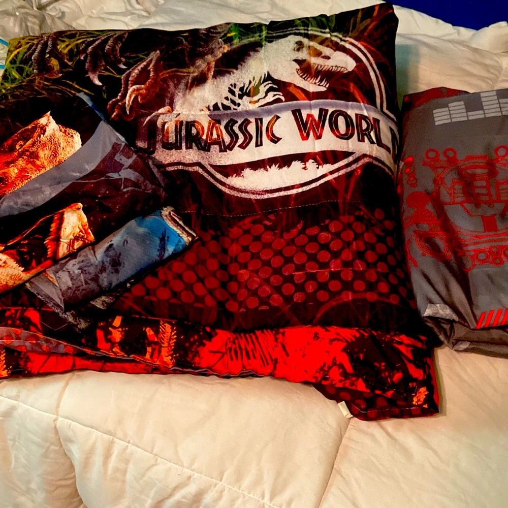 Jurassic World bedding! Brand new!